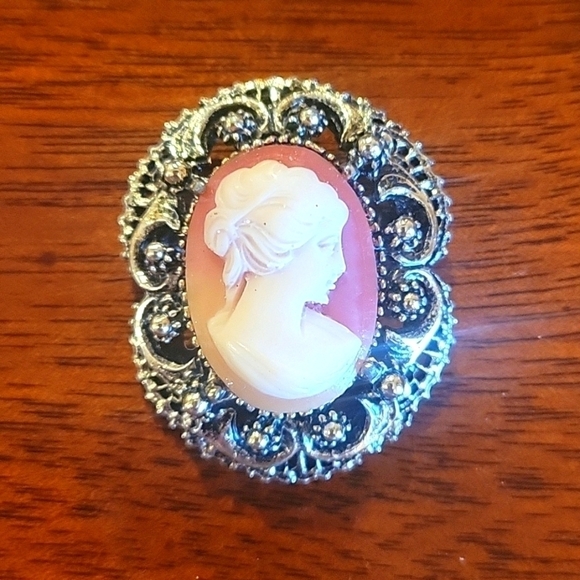 Jewelry - CAMEO  Filigree Brooch vintage unmarked